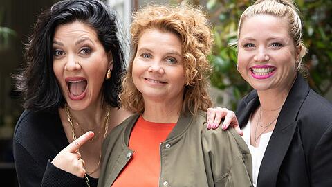 Der Cast von "Frier & 50 - Am Ende meiner Tage": Jasmin Shakeri, Annette Frier und Caroline Frier (v.l.n.r.). Der Cast von "Frier & 50 - Am Ende meiner Tage": Jasmin Shakeri, Annette Frier und Caroline Frier (v.l.n.r.).