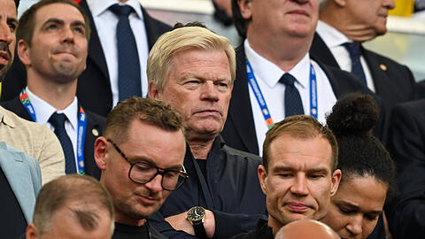 Einst Vorstandsboss beim FC Bayern, nun Ratgeber für Manuel Neuer: Oliver Kahn. Einst Vorstandsboss beim FC Bayern, nun Ratgeber für Manuel Neuer: Oliver Kahn.