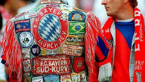 Mit einer Kutte ging es in der Frühzeit der Südkurve ins Olympiastadion. Mit einer Kutte ging es in der Frühzeit der Südkurve ins Olympiastadion.