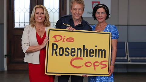 Mit Erfolg gehen manchmal unschöne Zwischenfälle einher. Das weiß auch "Rosenheim-Cops"-Star Karin Thaler (li.). Mit Erfolg gehen manchmal unschöne Zwischenfälle einher. Das weiß auch "Rosenheim-Cops"-Star Karin Thaler (li.).