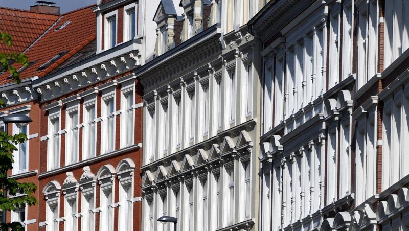 Die Immobilienbranche macht weiter gute Geschäfte sowohl mit Wohnungen als auch mit gewerblichen Gebäuden wie Büros und Lagerhäusern. Die Immobilienbranche macht weiter gute Geschäfte sowohl mit Wohnungen als auch mit gewerblichen Gebäuden wie Büros und Lagerhäusern.