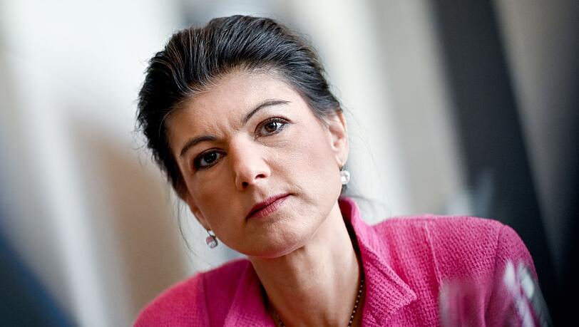 "Wir gehen in eine Welt, wo immer mehr hochgerüstet wird", sagt Linken-Politikerin Sahra Wagenknecht. "Wir gehen in eine Welt, wo immer mehr hochgerüstet wird", sagt Linken-Politikerin Sahra Wagenknecht.