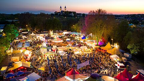 Das Uferlos-Festival in Freising hat 2025 nicht stattgefunden. Für dieses Jahr soll es eine Neuauflage geben. Mit neuem Chef und neuem Hauptsponsor. Das Uferlos-Festival in Freising hat 2025 nicht stattgefunden. Für dieses Jahr soll es eine Neuauflage geben. Mit neuem Chef und neuem Hauptsponsor.