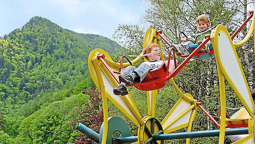 Der Märchenerlebnispark Marquartstein im Chiemgau: Damit sich dieses "Riesenrad" bewegt, muss fleißig Fahrrad gefahren werden. Der Märchenerlebnispark Marquartstein im Chiemgau: Damit sich dieses "Riesenrad" bewegt, muss fleißig Fahrrad gefahren werden.