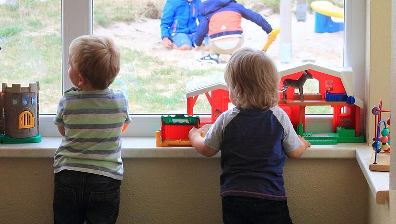 Kinder spielen in einer Kita – am Mittwoch brauchen die Kleinen jedoch wegen des Kita-Streiks eine andere Betreuung. Kinder spielen in einer Kita – am Mittwoch brauchen die Kleinen jedoch wegen des Kita-Streiks eine andere Betreuung.