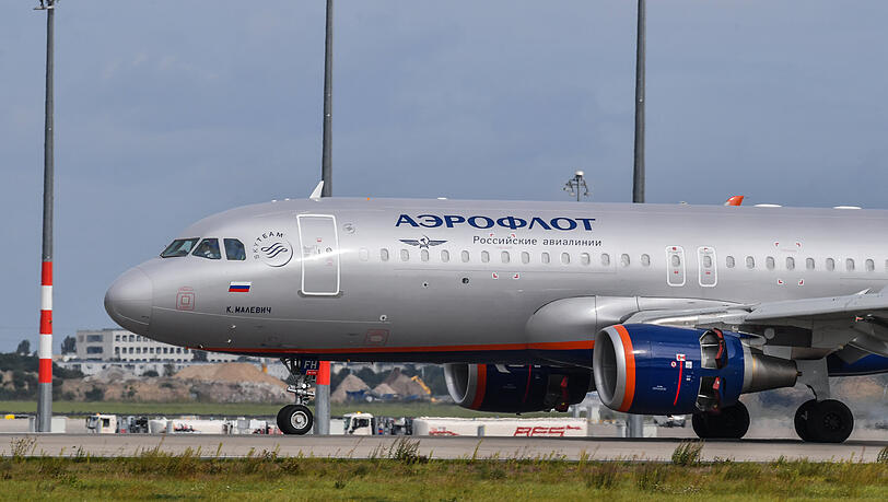 Ein Passagierflugzeug der russischen Luftfahrtlinie Aeroflot. Ein Passagierflugzeug der russischen Luftfahrtlinie Aeroflot.
