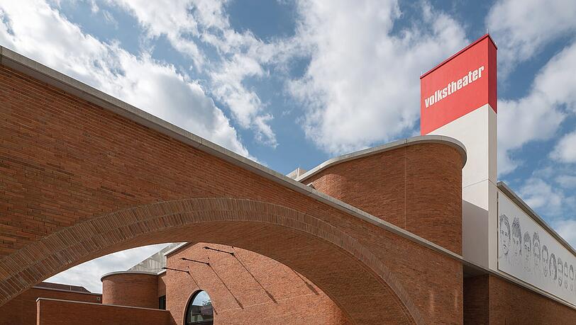Das Volkstheater mit seinem Turm. Das Volkstheater mit seinem Turm.