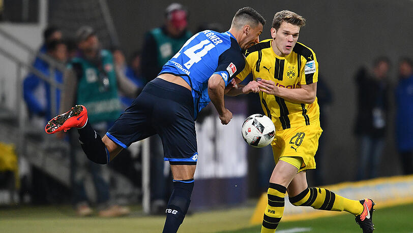 "Da herrscht eine Super-Stimmung, aber von uns scheißt sich jetzt keiner in die Hosen", sagt Wagner (l.) vor dem Gastspiel in Dortmund. "Da herrscht eine Super-Stimmung, aber von uns scheißt sich jetzt keiner in die Hosen", sagt Wagner (l.) vor dem Gastspiel in Dortmund.