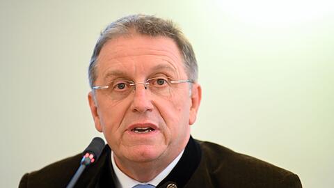 Mehrere CSU-Bezirksräte in Oberfranken haben einen AfD-Antrag zur Ehrung eines AfD-Politikers unterstützt. Mehrere CSU-Bezirksräte in Oberfranken haben einen AfD-Antrag zur Ehrung eines AfD-Politikers unterstützt.