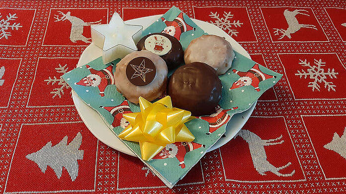 Ob mit Schoko- oder Zuckerguss, mit oder ohne Dekoration: Diese Elisenlebkuchen sind ein Gaumenschmaus. Ob mit Schoko- oder Zuckerguss, mit oder ohne Dekoration: Diese Elisenlebkuchen sind ein Gaumenschmaus.