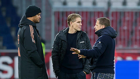 Architekten des Bayern-Erfolgs: Trainer Vincent Kompany (v.l.), Sportdirektor Christoph Freund und Sportvorstand Max Eberl. Architekten des Bayern-Erfolgs: Trainer Vincent Kompany (v.l.), Sportdirektor Christoph Freund und Sportvorstand Max Eberl.