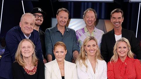 Illustre Runde: Barbara Schöneberger und Hubertus Meyer-Burckhardt begrüßen unter anderem Helene Fischer, Florian Silbereisen und Angelique Kerber in der "NDR Talk Show". Illustre Runde: Barbara Schöneberger und Hubertus Meyer-Burckhardt begrüßen unter anderem Helene Fischer, Florian Silbereisen und Angelique Kerber in der "NDR Talk Show".