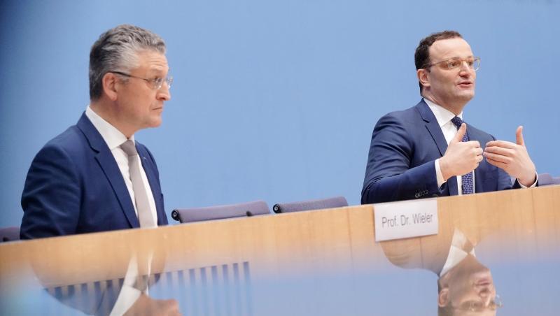 Der geschäftsführende Gesundheitsminister Jens Spahn und RKI-Chef Lothar Wieler sehen Deutschland in einer Notlage. Der geschäftsführende Gesundheitsminister Jens Spahn und RKI-Chef Lothar Wieler sehen Deutschland in einer Notlage.