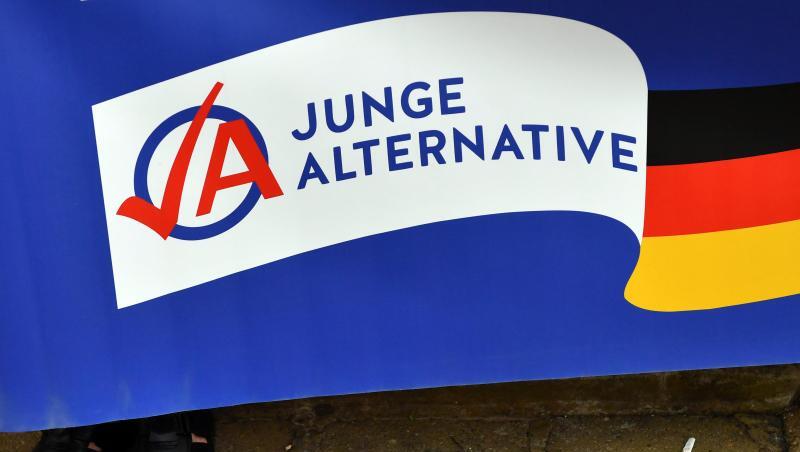 Eine vom Vorstand eingesetzte parteiinterne "Arbeitsgruppe Verfassungsschutz" wird demnächst ein "aktuelles Lagebild" vorlegen. Eine vom Vorstand eingesetzte parteiinterne "Arbeitsgruppe Verfassungsschutz" wird demnächst ein "aktuelles Lagebild" vorlegen.