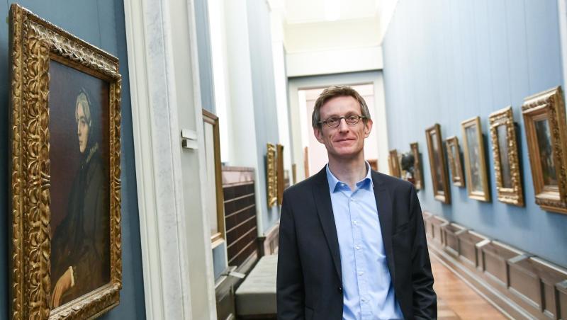 Ralph Gleis, Leiter der Alten Nationalgalerie, in den noch geschlossenen Museumsräumen. Ralph Gleis, Leiter der Alten Nationalgalerie, in den noch geschlossenen Museumsräumen.