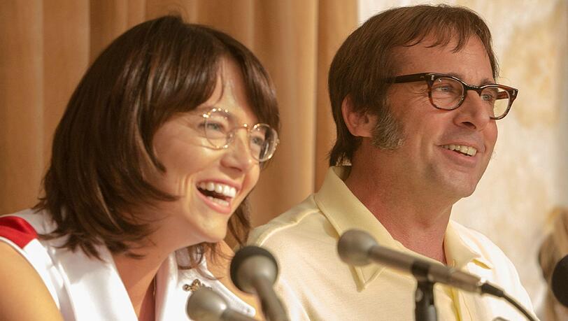 Auf der Pressekonferenz vor dem großen Geschlechterkampf: Billie Jean King (Emma Stone) und Bobby Riggs (Steve Carell). Auf der Pressekonferenz vor dem großen Geschlechterkampf: Billie Jean King (Emma Stone) und Bobby Riggs (Steve Carell).