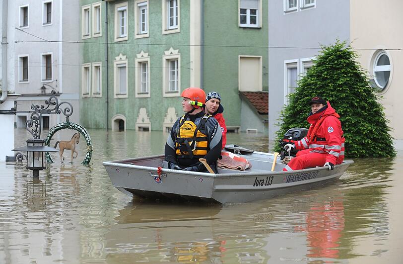 Die Passauer Innenstadt ist komplett überflutet. Von Entspannung kann weiterhin keine Rede sein.