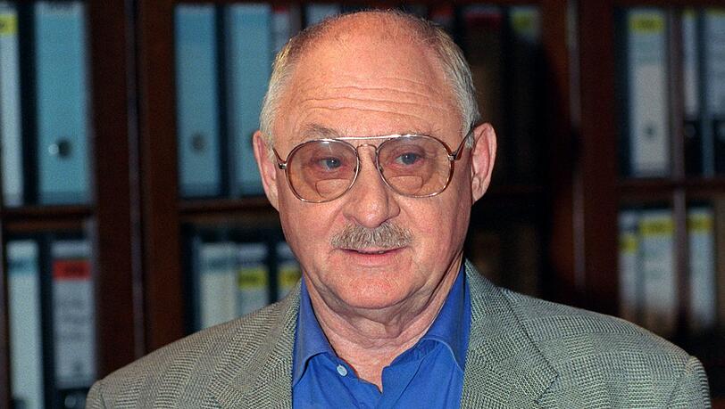 Mehr als 20 Jahre blieb er als TV-Polizist im Dienst. Jetzt wird Rolf Schimpf 100 Jahre alt. Mehr als 20 Jahre blieb er als TV-Polizist im Dienst. Jetzt wird Rolf Schimpf 100 Jahre alt.