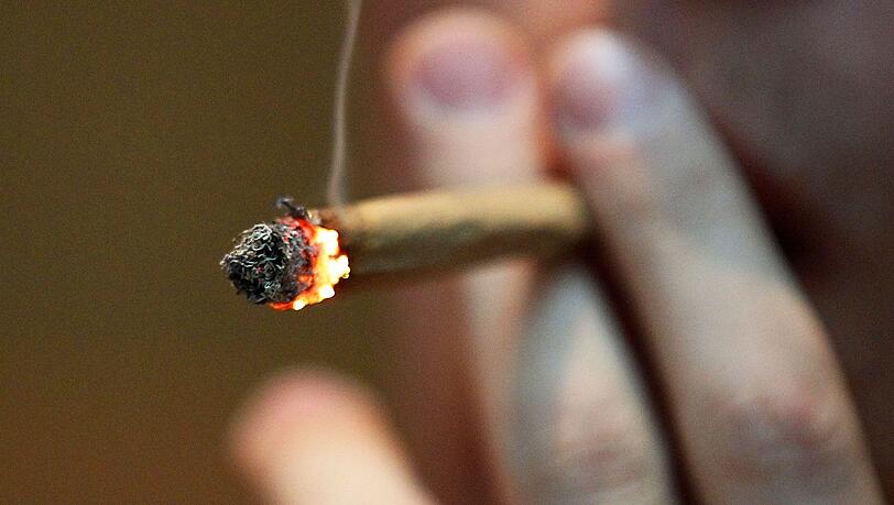 Nach dem Joint verloren die Opfer das Bewusstsein. Nach dem Joint verloren die Opfer das Bewusstsein.