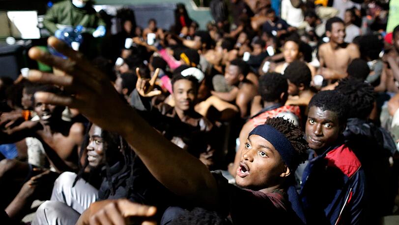 Bereits 2017 stürmten Flüchtlinge einen Grenzzaun in der spanischen Exklave Ceuta in Marokko. Bereits 2017 stürmten Flüchtlinge einen Grenzzaun in der spanischen Exklave Ceuta in Marokko.
