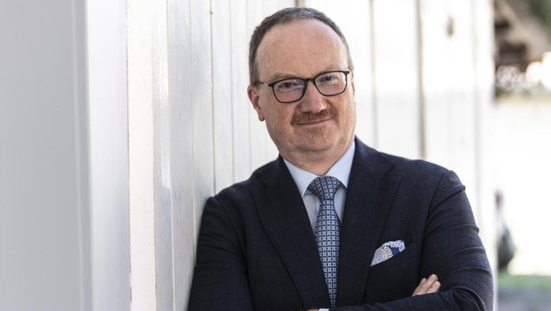 Lars Feld, Vorsitzender des Sachverständigenrates zur Begutachtung der gesamtwirtschaftlichen Entwicklung "Wirtschaftsweisen" steht vor dem Walter-Euken-Institut. Ein zweiter Lockdown in der Corona-Krise wäre aus seiner Sicht katastrophal für die Wirtschaft. Lars Feld, Vorsitzender des Sachverständigenrates zur Begutachtung der gesamtwirtschaftlichen Entwicklung "Wirtschaftsweisen" steht vor dem Walter-Euken-Institut. Ein zweiter Lockdown in der Corona-Krise wäre aus seiner Sicht katastrophal für die Wirtschaft.
