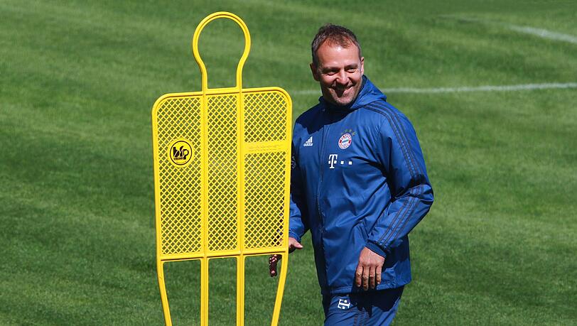 Ein gut gelaunter Bayern-Trainer Hansi Flick. (Archivbild) Ein gut gelaunter Bayern-Trainer Hansi Flick. (Archivbild)