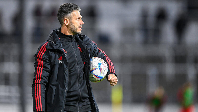FCB-II-Trainer Martin Demichelis ließ vor dem Spiel gegen Ansbach die Rotationsmaschine laufen. FCB-II-Trainer Martin Demichelis ließ vor dem Spiel gegen Ansbach die Rotationsmaschine laufen.