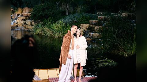 Es knistert beim Kuss-Shooting: Louis und Antonia Es knistert beim Kuss-Shooting: Louis und Antonia