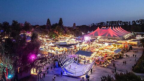 Tollwood bei Nacht - eine eindrucksvolle Stimmung. Tollwood bei Nacht - eine eindrucksvolle Stimmung.