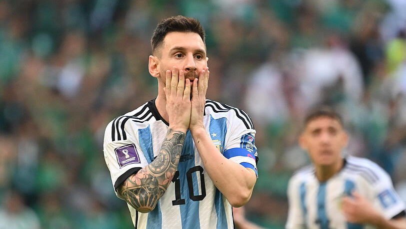 "Es ist noch alles möglich", sagt Rodolfo Cardoso über Lionel Messis Traum vom WM-Titel. Dazu muss der Superstar nach der Blamage gegen Saudi-Arabien seine Fassung wiederfinden. "Es ist noch alles möglich", sagt Rodolfo Cardoso über Lionel Messis Traum vom WM-Titel. Dazu muss der Superstar nach der Blamage gegen Saudi-Arabien seine Fassung wiederfinden.