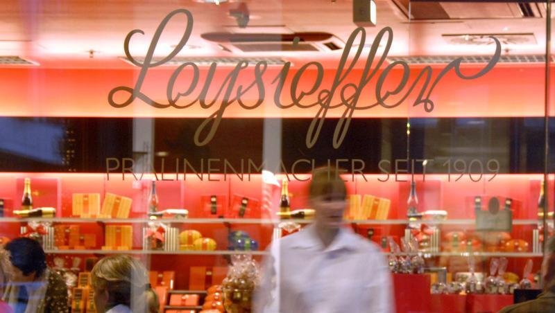 Die US-Familie Deel & Winkler steigt bei dem von der Insolvenz bedrohnten Pralinenhersteller Leysieffer ein. Die US-Familie Deel & Winkler steigt bei dem von der Insolvenz bedrohnten Pralinenhersteller Leysieffer ein.