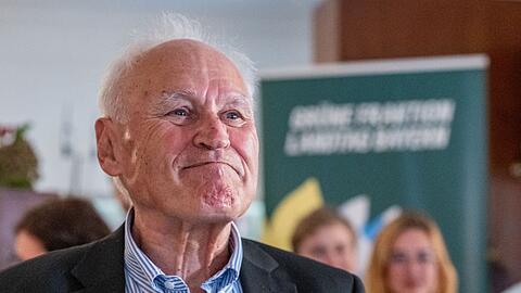 Der frühere CSU-Chef Erwin Huber hatte zuletzt gewisse Sympathien für grüne Politik-Ideen erkennen lassen - nun kritisiert er offen das Vorgehen des aktuellen Parteichefs Markus Söder. (Archivbild) Der frühere CSU-Chef Erwin Huber hatte zuletzt gewisse Sympathien für grüne Politik-Ideen erkennen lassen - nun kritisiert er offen das Vorgehen des aktuellen Parteichefs Markus Söder. (Archivbild)