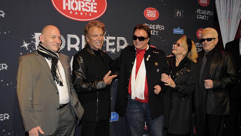 Zu Michael Eckers engsten Freunden gehörten das Magier-Duo Siegfried und Roy sowie Schlager-Stars, wie etwa Heino. Hier feierte man 2012 im Postpalast Zu Michael Eckers engsten Freunden gehörten das Magier-Duo Siegfried und Roy sowie Schlager-Stars, wie etwa Heino. Hier feierte man 2012 im Postpalast