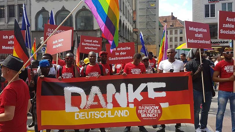 Auch die Rainbow-Refugees hatten eine klare Botschaft beim CSD. Auch die Rainbow-Refugees hatten eine klare Botschaft beim CSD.