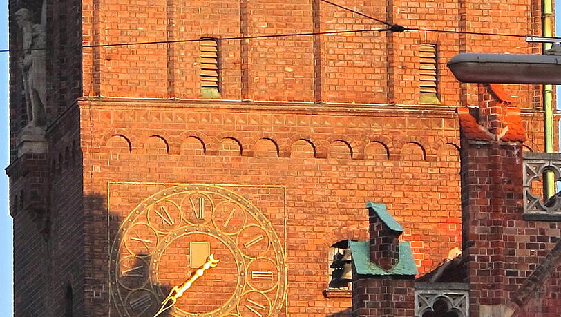 Toller Bildausschnitt: Das Oberlandesgericht in der Prielmayerstraße, schattengezeichnet. Toller Bildausschnitt: Das Oberlandesgericht in der Prielmayerstraße, schattengezeichnet.