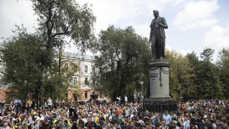 In Moskau haben erneut Tausende Menschen für freie Wahlen demonstriert. In Moskau haben erneut Tausende Menschen für freie Wahlen demonstriert.