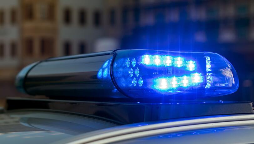 Die Polizei ermittelt, nachdem ein 34-Jähriger am Sonntag in einem Restaurant randaliert hat. (Symbolbild) Die Polizei ermittelt, nachdem ein 34-Jähriger am Sonntag in einem Restaurant randaliert hat. (Symbolbild)