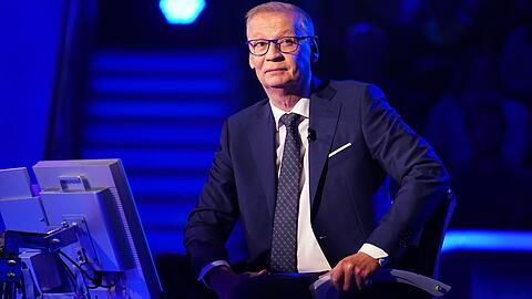 Quizmaster Günther Jauch bei "Wer wird Millionär?". Quizmaster Günther Jauch bei "Wer wird Millionär?".