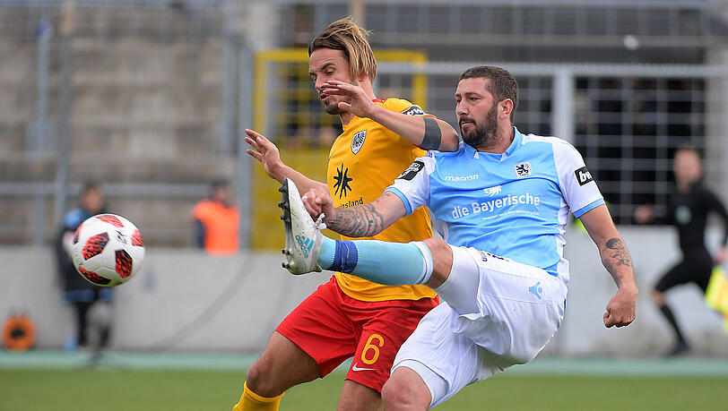 Immer mit viel Einsatz: Sascha Mölders (re.) für den TSV 1860. Immer mit viel Einsatz: Sascha Mölders (re.) für den TSV 1860.