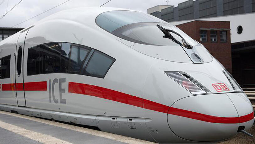 Im Fernverkehr strebt die Bahn an, 143 Millionen Passagiere zu befördern - das wären vier Millionen oder drei Prozent mehr als 2016. Im Fernverkehr strebt die Bahn an, 143 Millionen Passagiere zu befördern - das wären vier Millionen oder drei Prozent mehr als 2016.