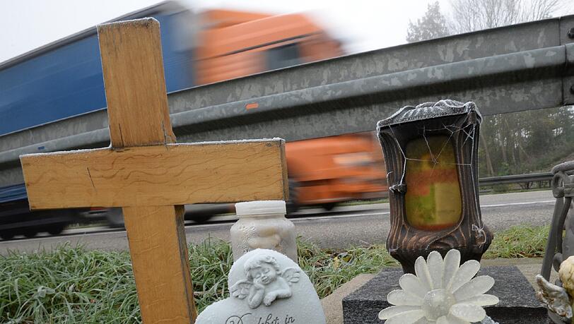 Deutschlandweit ging die Zahl der Verkehrstoten zurück, aber auf Bayerns Straßen starben mehr Menschen Deutschlandweit ging die Zahl der Verkehrstoten zurück, aber auf Bayerns Straßen starben mehr Menschen