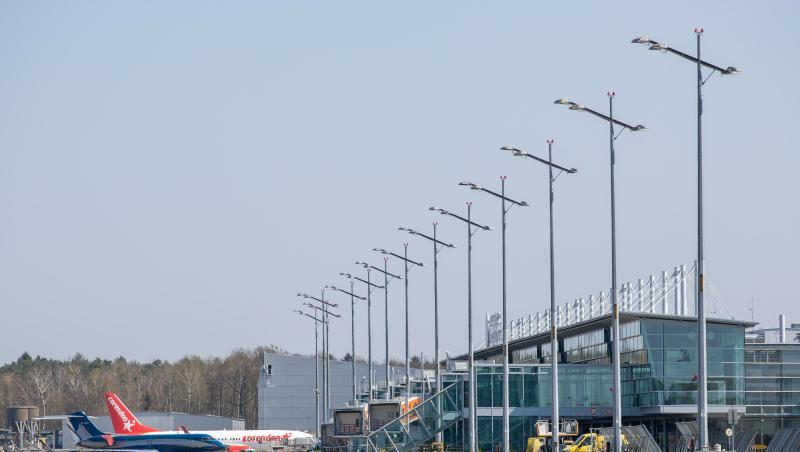 Eine Maschine steht auf dem Rollfeld am Albrecht Dürer Flughafen Nürnberg. Foto: Daniel Karmann/dpa/Symbolbild Eine Maschine steht auf dem Rollfeld am Albrecht Dürer Flughafen Nürnberg. Foto: Daniel Karmann/dpa/Symbolbild