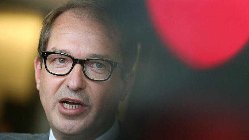 "Nafris"? Dobrindt nutzt die umstrittene Abkürzung aus dem Polizeijargon für "nordafrikanische Intensivtäter". "Nafris"? Dobrindt nutzt die umstrittene Abkürzung aus dem Polizeijargon für "nordafrikanische Intensivtäter".