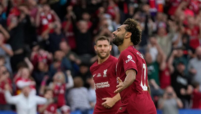 Liverpools Mohamed Salah (r) jubelt über sein Tor zum 2:1 gegen Manchester City. Liverpools Mohamed Salah (r) jubelt über sein Tor zum 2:1 gegen Manchester City.