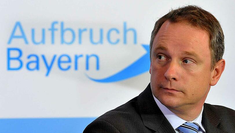 Verdient mehr als Seehofer:
Georg Fahrenschon. Verdient mehr als Seehofer:
Georg Fahrenschon.
