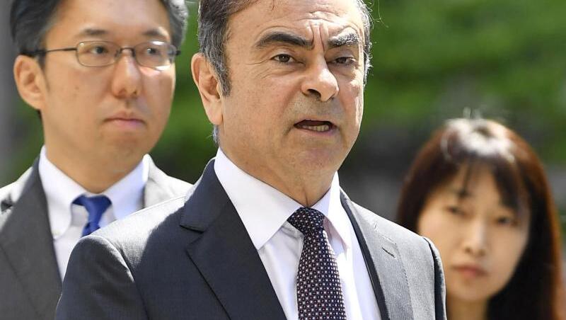 Nach der Verhaftung des früheren Renault-Konzernchefs Carlos Ghosn (M) ist das von ihm geschaffene Auto-Bündnis zwischen Renault, Nissan und Mitsubishi in eine schwere Krise geraten. Nach der Verhaftung des früheren Renault-Konzernchefs Carlos Ghosn (M) ist das von ihm geschaffene Auto-Bündnis zwischen Renault, Nissan und Mitsubishi in eine schwere Krise geraten.