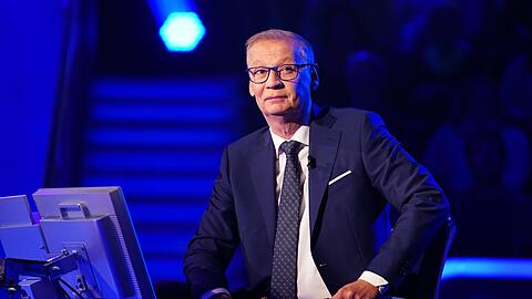 Bei "Wer wird Millionär?" stellt Günther Jauch seit 1999 die Fragen. Bei "Wer wird Millionär?" stellt Günther Jauch seit 1999 die Fragen.