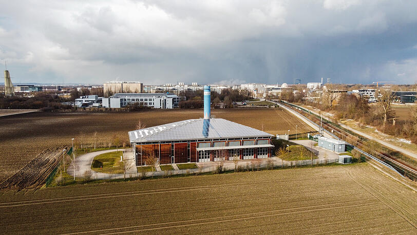 Die Heizzentrale "Am Wiesäckerbach" in Garching. "Von allen Energieerzeugern optisch und physisch am harmlosesten anzusehen" seien die Geothermie-Anlagen, findet Andreas Blassy, Head of Digital & Energy Services von Caverion Deutschland Die Heizzentrale "Am Wiesäckerbach" in Garching. "Von allen Energieerzeugern optisch und physisch am harmlosesten anzusehen" seien die Geothermie-Anlagen, findet Andreas Blassy, Head of Digital & Energy Services von Caverion Deutschland