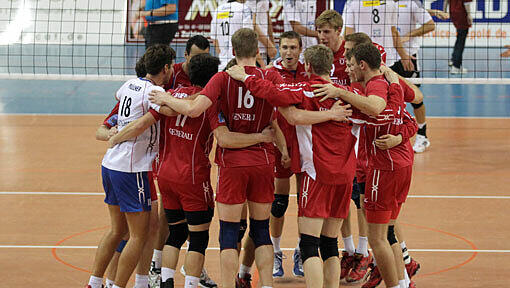 Wollen auch am Mittwochabend wieder feiern: Hachings Volleyballer, für die die Champions-League-Saison beginnt. Wollen auch am Mittwochabend wieder feiern: Hachings Volleyballer, für die die Champions-League-Saison beginnt.