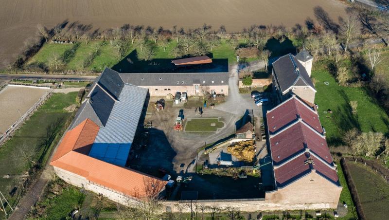 Grundriss eines römischen Lagers: Übersicht auf das Haus Bürgel (Luftaufnahme mit einer Drohne). Grundriss eines römischen Lagers: Übersicht auf das Haus Bürgel (Luftaufnahme mit einer Drohne).